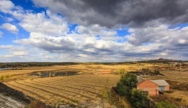 完善耕地轮作生态补偿机制,保护黑土地生态,促进东北黑土区经济