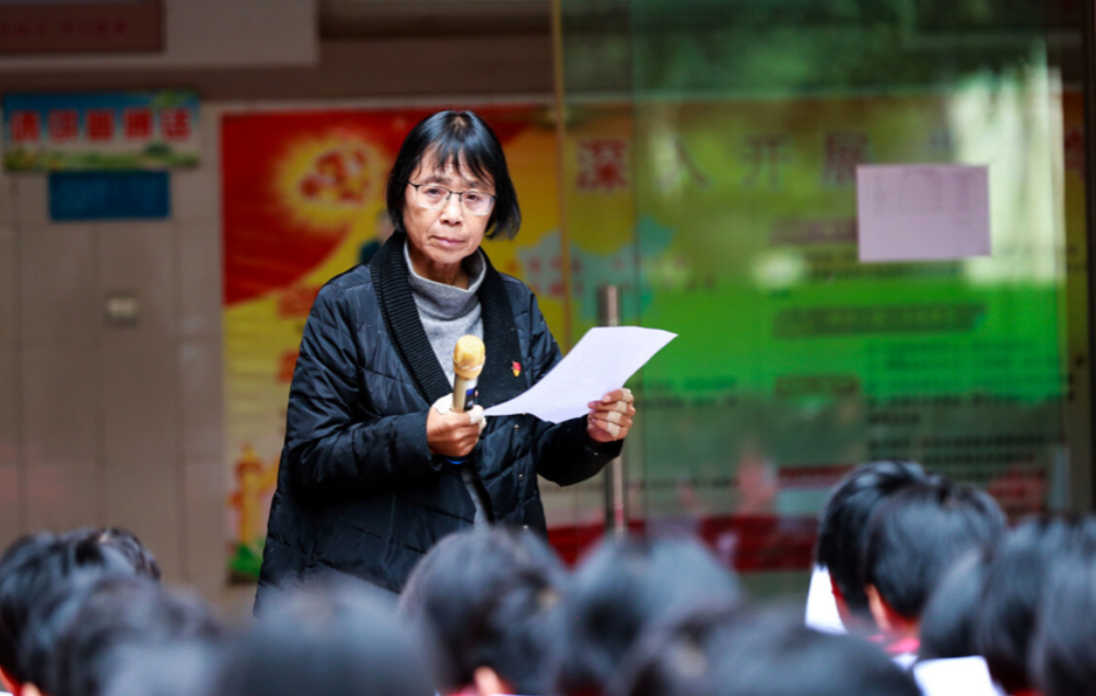 大v嘲讽张贵梅没教出清华北大,遭网友回怼:站着说话不腰疼!