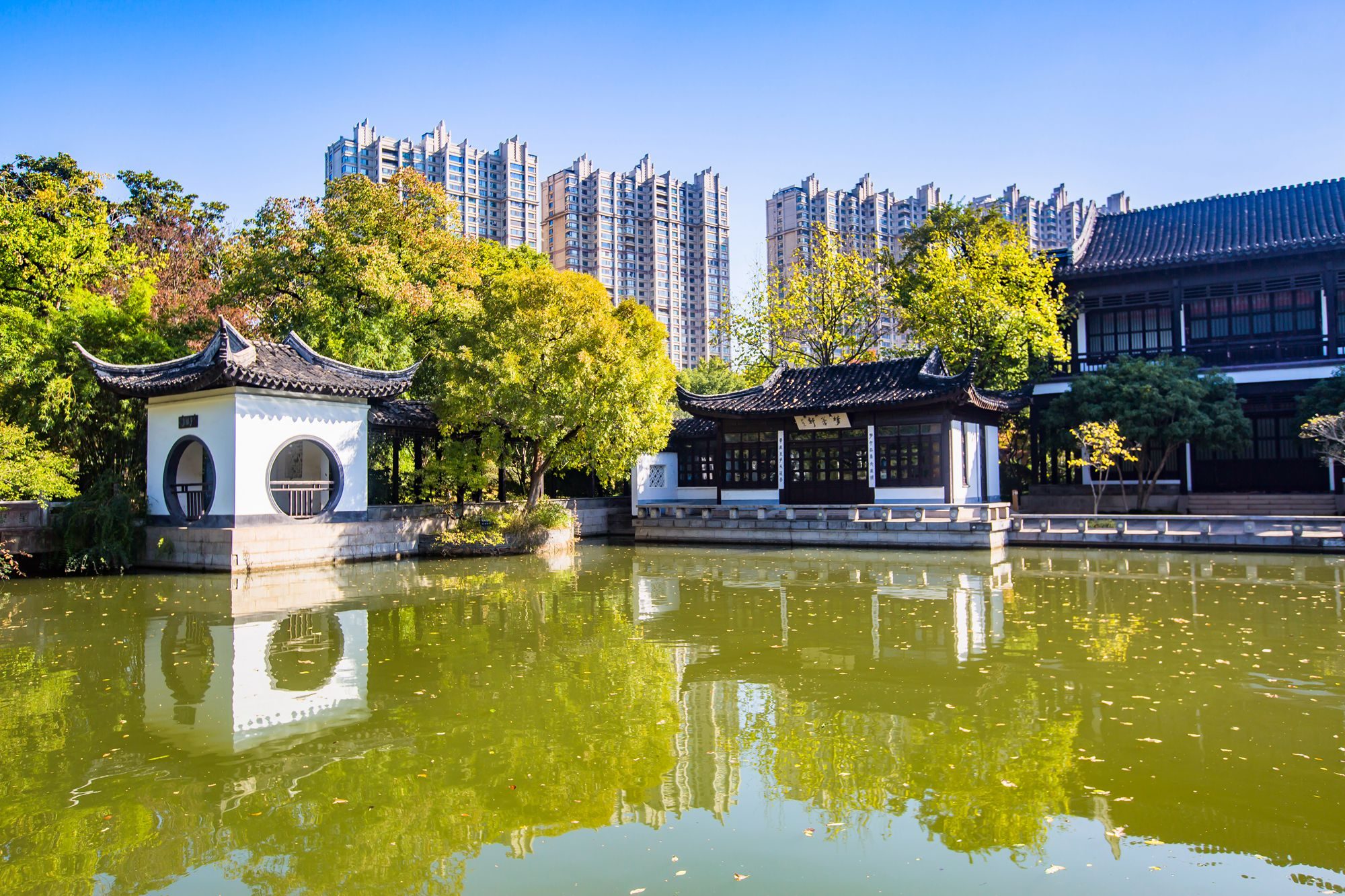 江苏常州红梅公园,园中遍布人文古迹,被誉为"常州第一园林"