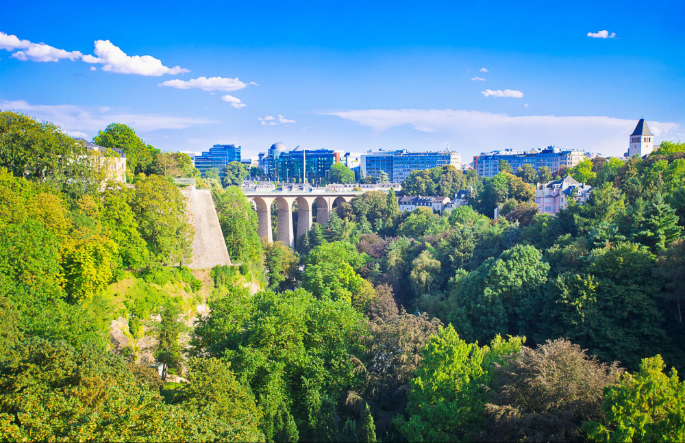 卢森堡2022年人均gdp跌至12.55万美元,那人均收入呢?