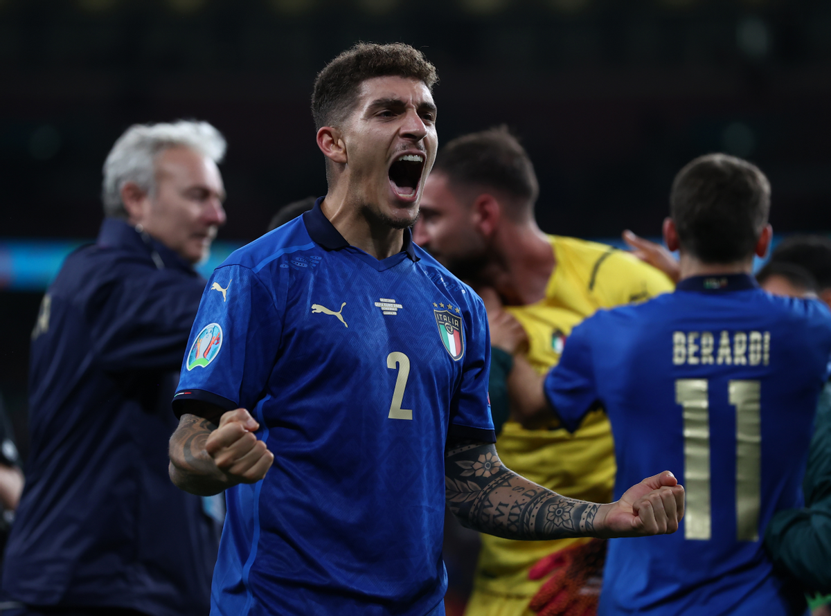 队友伤出,临危受命成夺冠功臣!在欧洲杯大放异彩的迪洛伦佐!