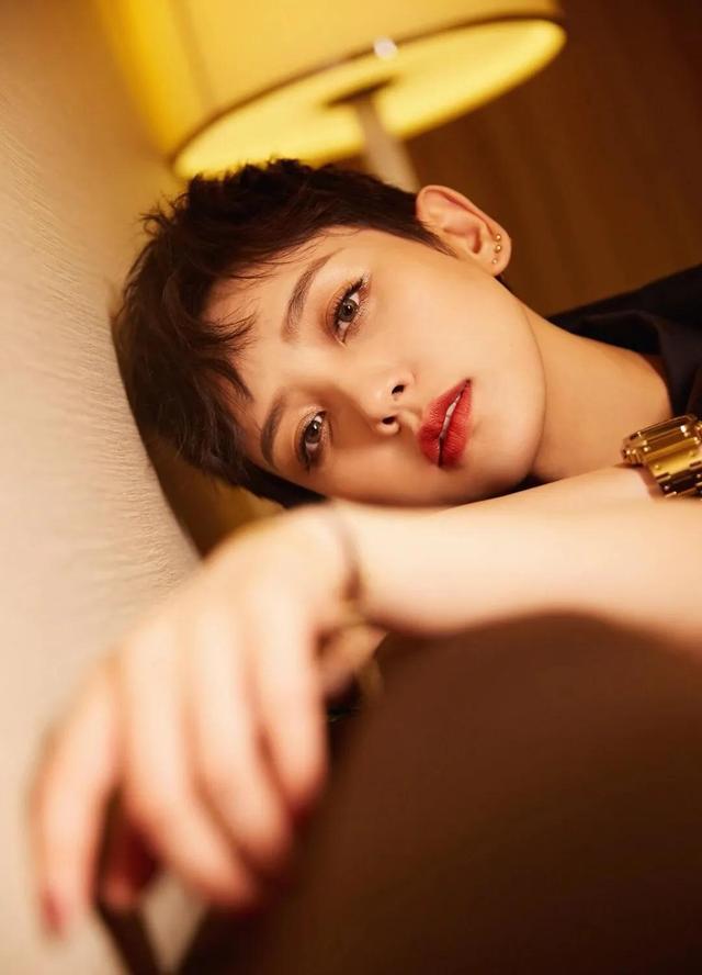 李晓峰,刘恺威的多面时尚女神 一道亮丽的风景线 你怎么看?