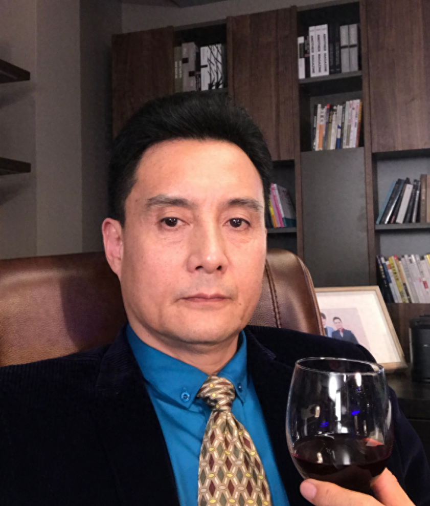 回顾演员王伯昭:出国洗碗扫厕所,被父亲告上法庭如今怎样了?