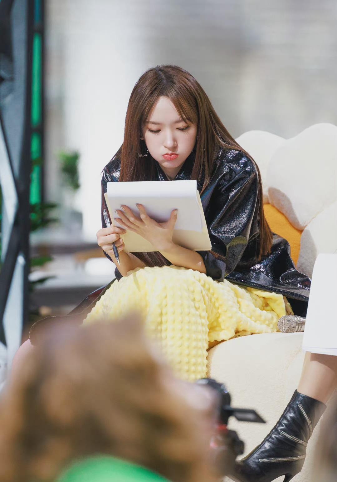 程潇新综艺造型解析,甜美御姐风随意切换,耐看又养眼太吸引人了