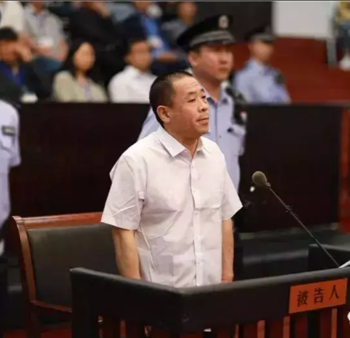 回顾:"巨贪"马超群副处级干部贪1.2亿现金,外加68张房产证!