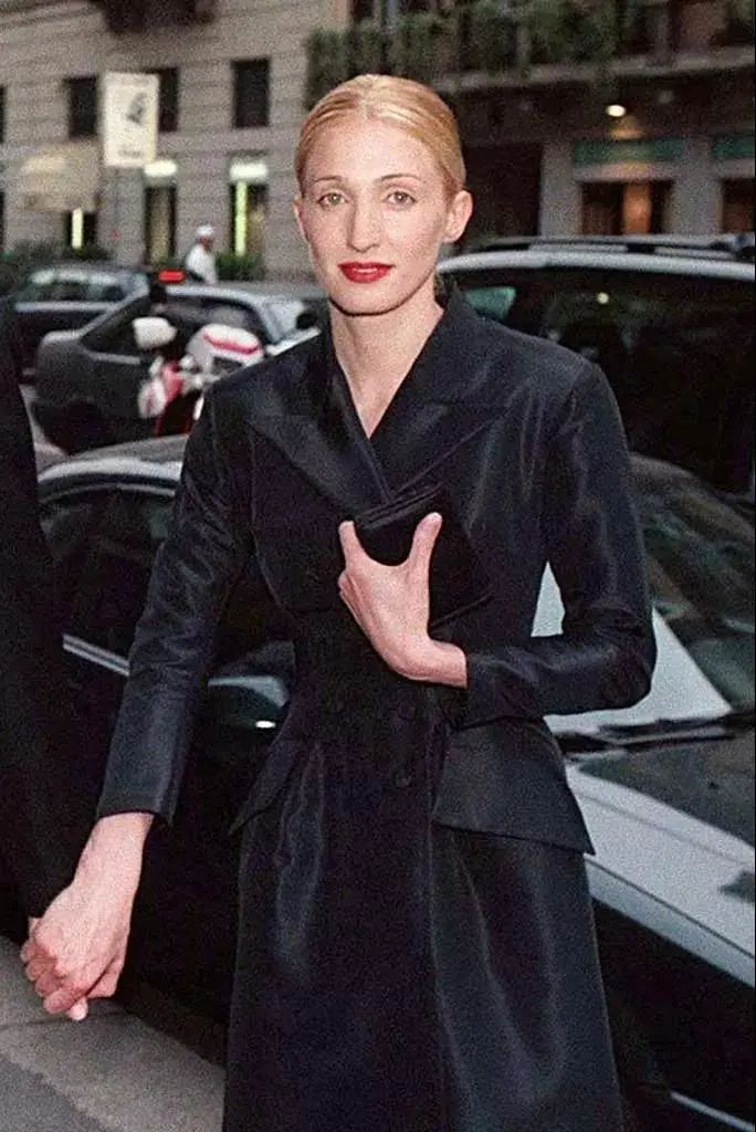 跟90年代的"美国王妃"carolyn bessette学穿搭