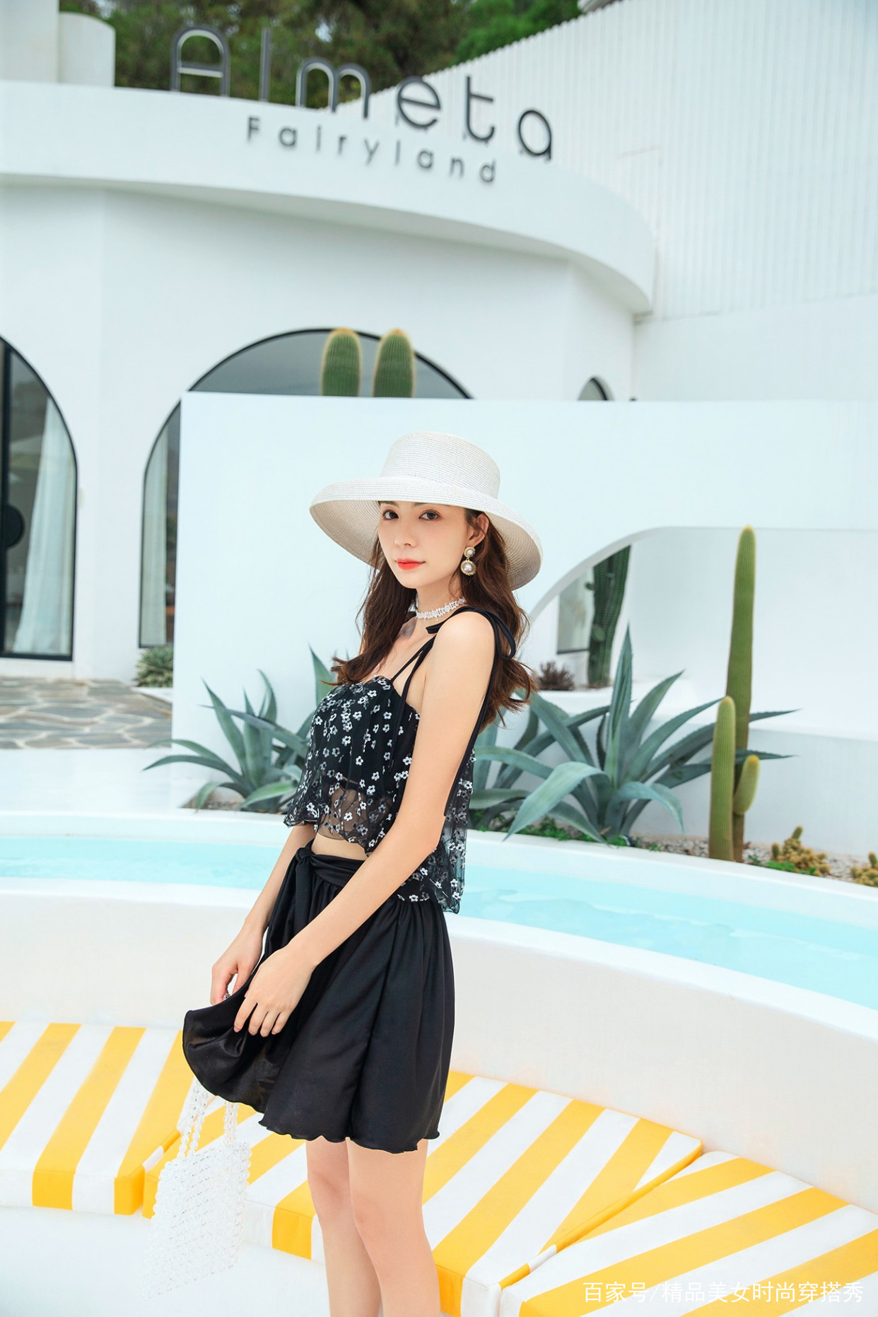 温泉穿什么衣服好看女生（温泉穿什么衣服）-第1张图片-潮百科