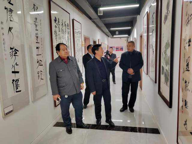 五元人民币山水画作者——李叔平走进山东枣庄与枣庄书画家现场交流