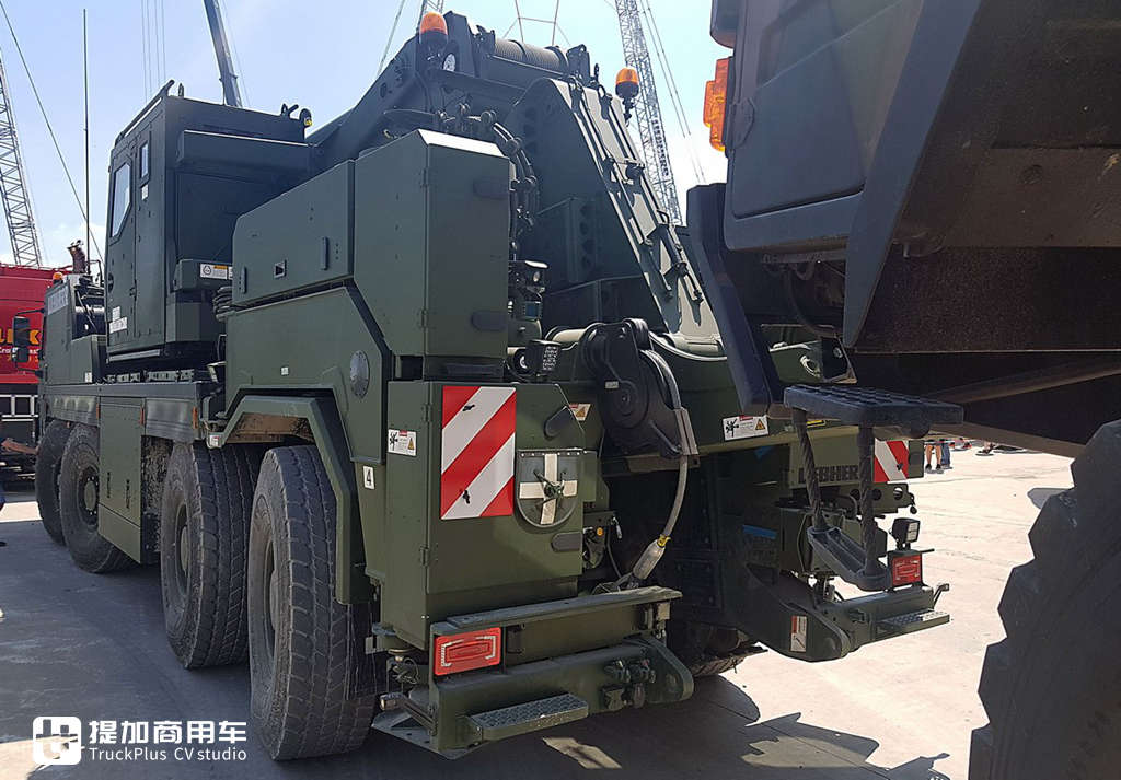 利勃海尔展出g-bkf救援起重机,带您好好看看这款战地机甲怪兽