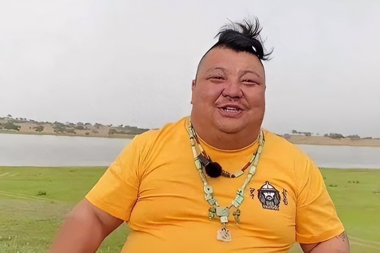 内蒙网红恩克:牛羊肉吃到吐血,300斤胖子引热议!