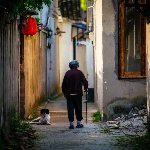 "隐秘的啃老":新型啃老层出不穷,父母还觉得孩子孝顺甘之如饴