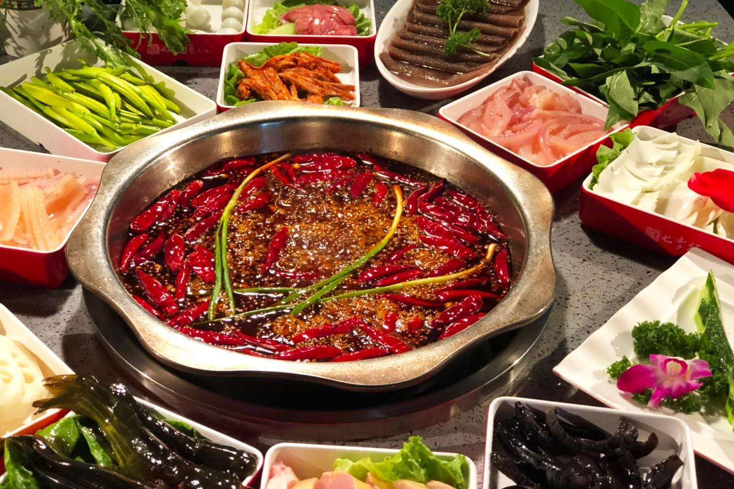 火锅食材种类丰富,如果只能选其中三样,你会选择什么?