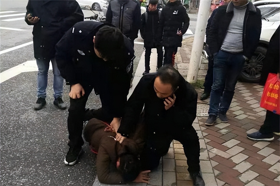 2017年广州一起因女儿撞破母亲偷情而引发的家庭血案