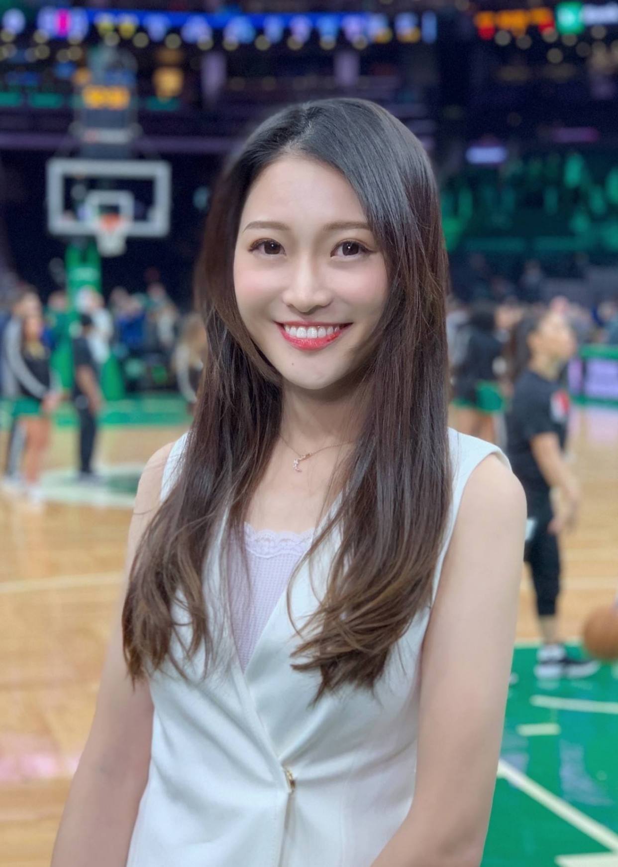 孟超火了!nba前方女记者,让野兽般的篮球巨星都温柔低下了头!