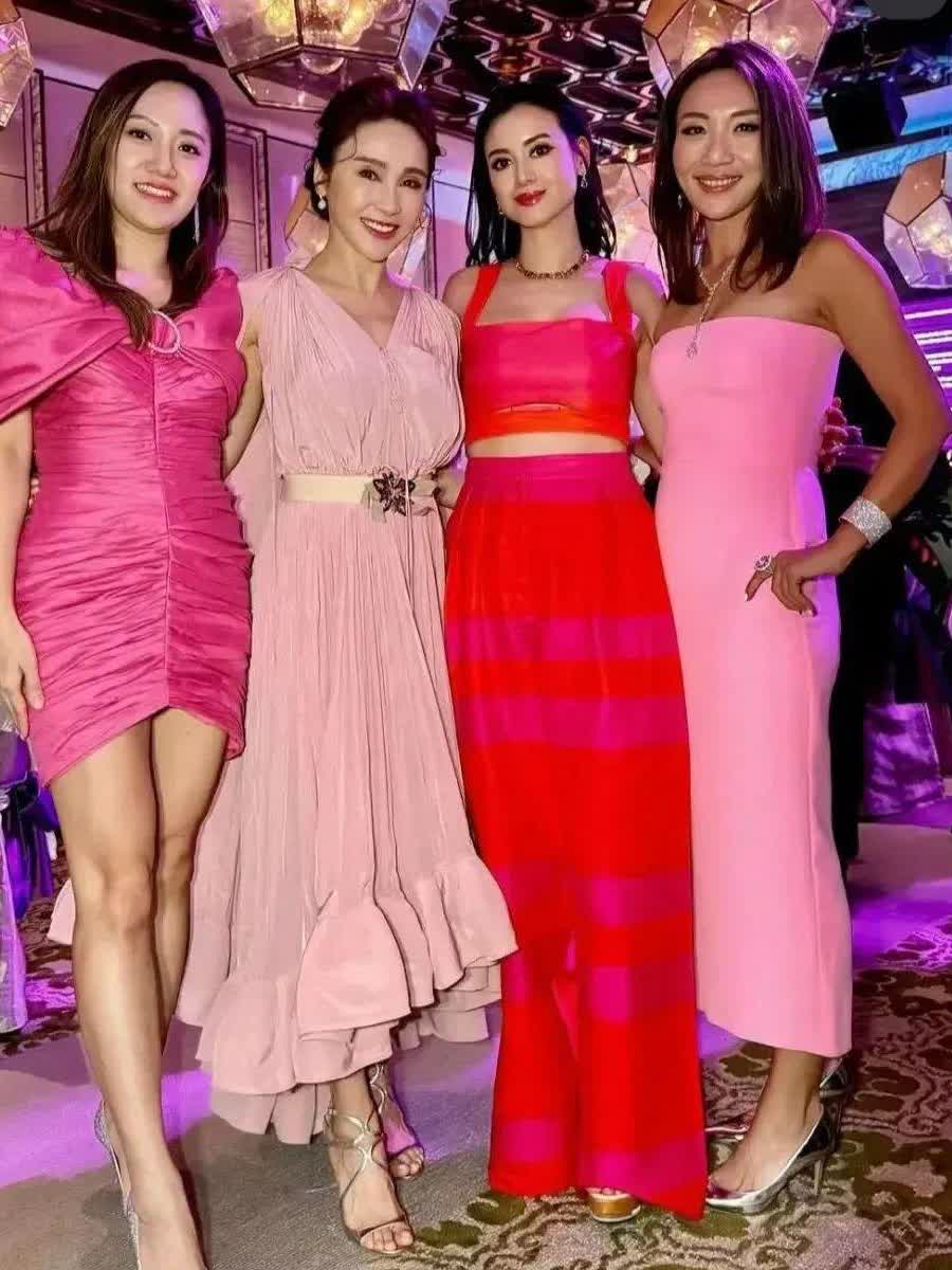 汪圆圆豪门婚变:穿性感裙成绝色女神,姐姐汪诗诗不敌妹妹风采!