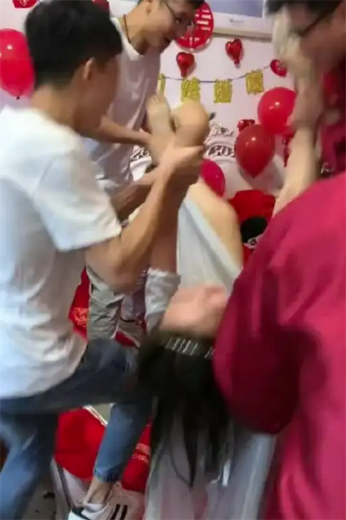 2011年西安一桩因伴娘太漂亮引发的荒唐婚闹悲剧