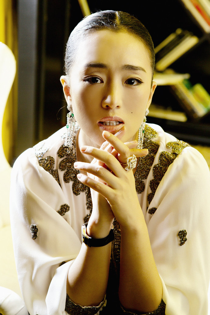 "影坛女皇"巩俐的热辣情史,和她生命中的9个男人