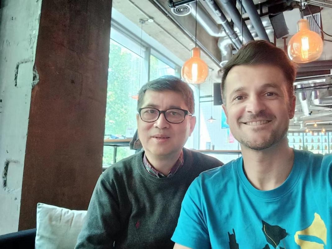 这是我们讲述的第2493位真人故事我是70后,法国人.