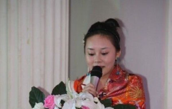 仇富心理作祟?2002年新疆女主持人命陨荒漠,凶手动机令人瞠目