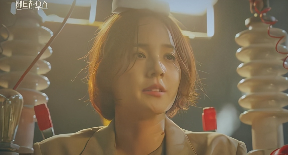 《顶楼》最新:吴允熙成功入住赫拉皇宫,雪雅哥哥和秀莲联手复仇