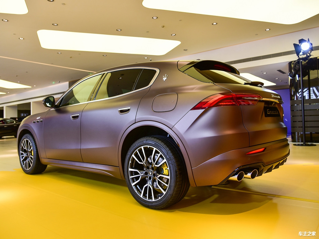 顶级品牌的中端战 玛莎拉蒂grecale对比保时捷macan