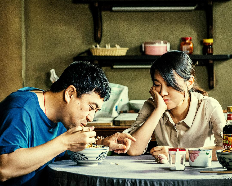 全剧围绕刁顺子的家事与能够养家糊口的舞台工作展开,在绵密的生活