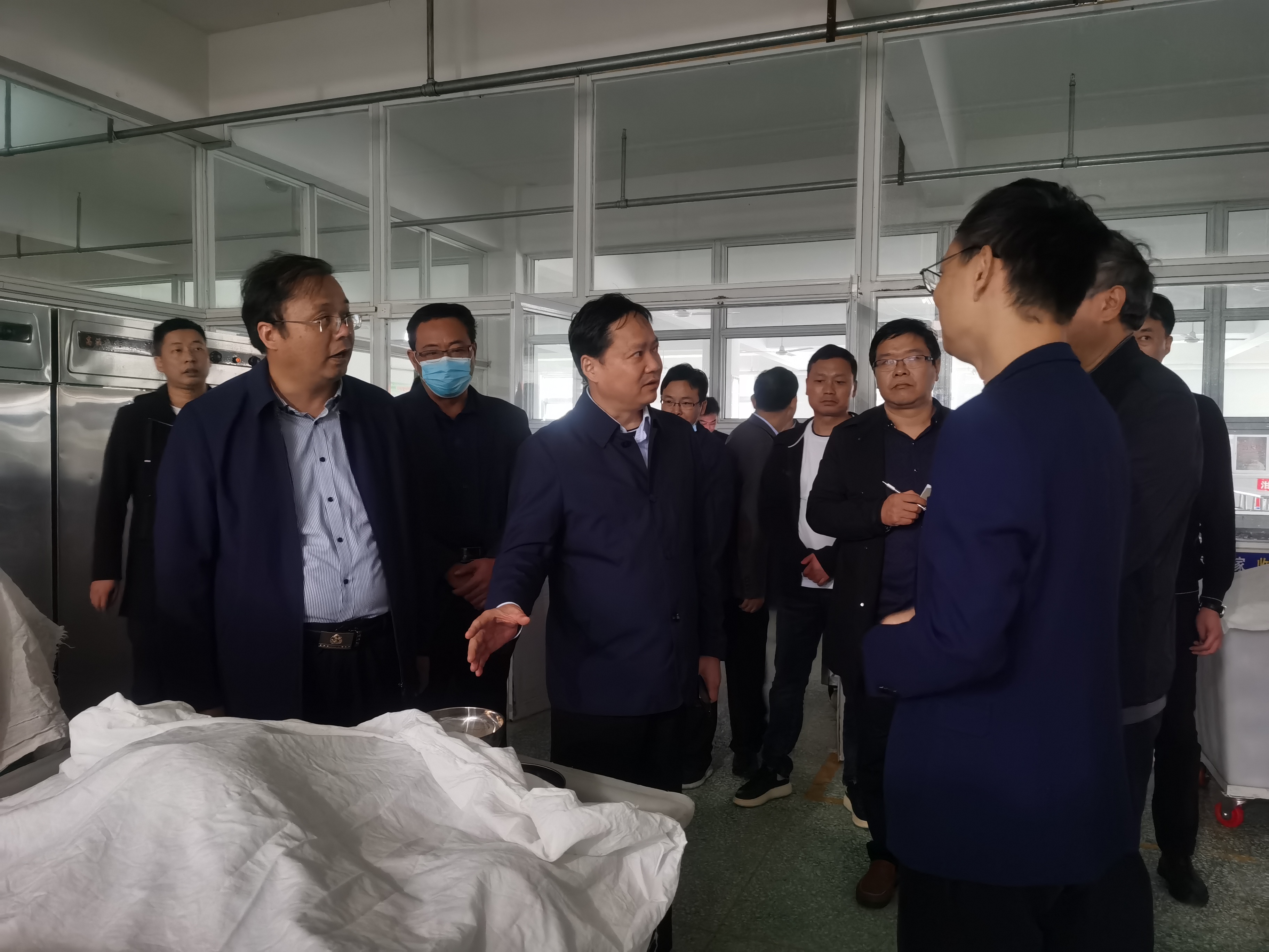 镇平县委书记李显庆视察调研食品安全和疫情防控工作