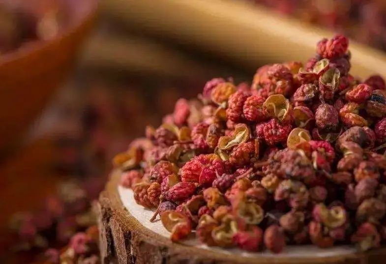 九十三岁老中医教你巧用花椒水,一招解决痔疮!