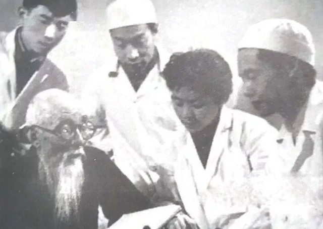 老中医蒲辅周,从医60余载,曾为周总理治过病,人称"国医圣手"