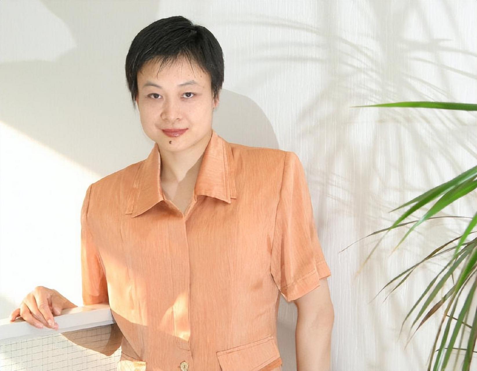 退役后何智丽想要回国,但却被骂成"卖国贼",她的经历让人心疼.