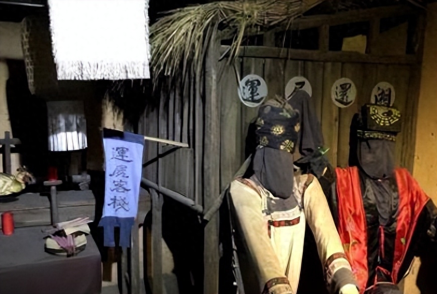 回顾湘西最后一位赶尸匠揭秘:4活人带一排尸体,诡异习俗令人称奇