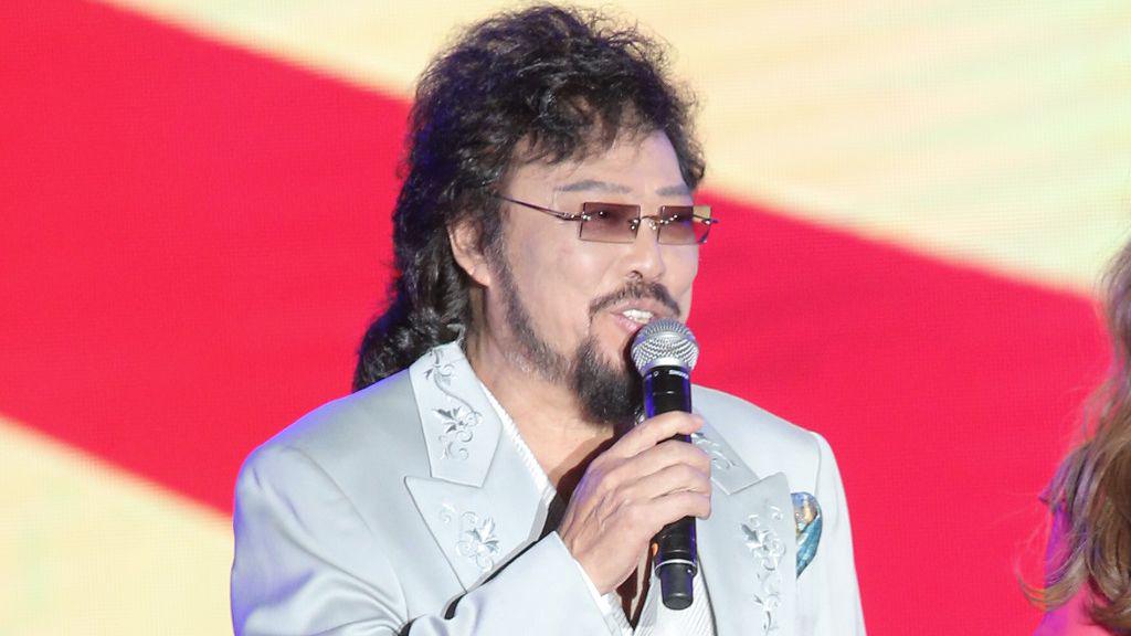 71岁张菲消失5年现状曝光,现身活动身材暴瘦惊呆网友