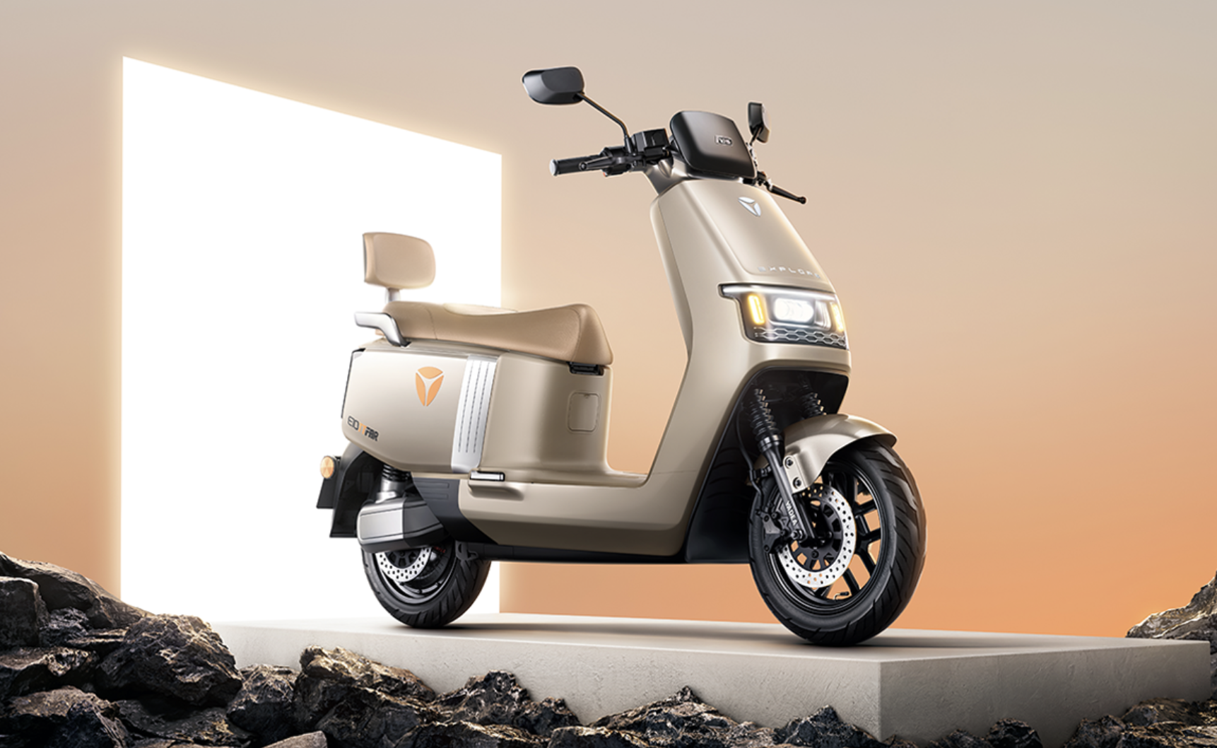 雅迪冠能e10发布,搭载2000w电机 5代增程系统,性能更加出色!