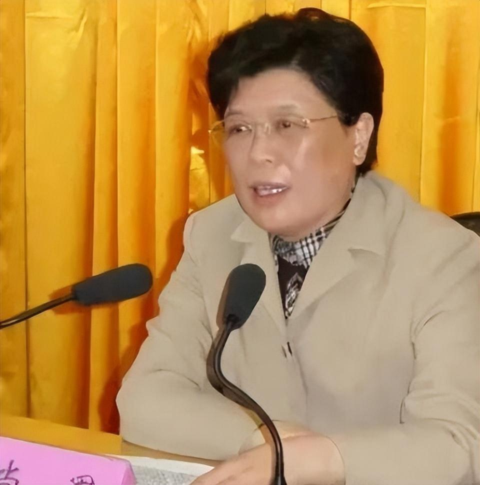 安徽落马漂亮女贪官尚军依靠性贿赂,傍上两个副省长助力自己升迁