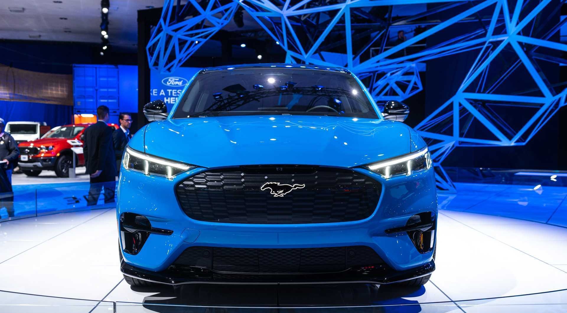 万众期待的"国产野马"下线了,最高480马力,智能化配置很丰富