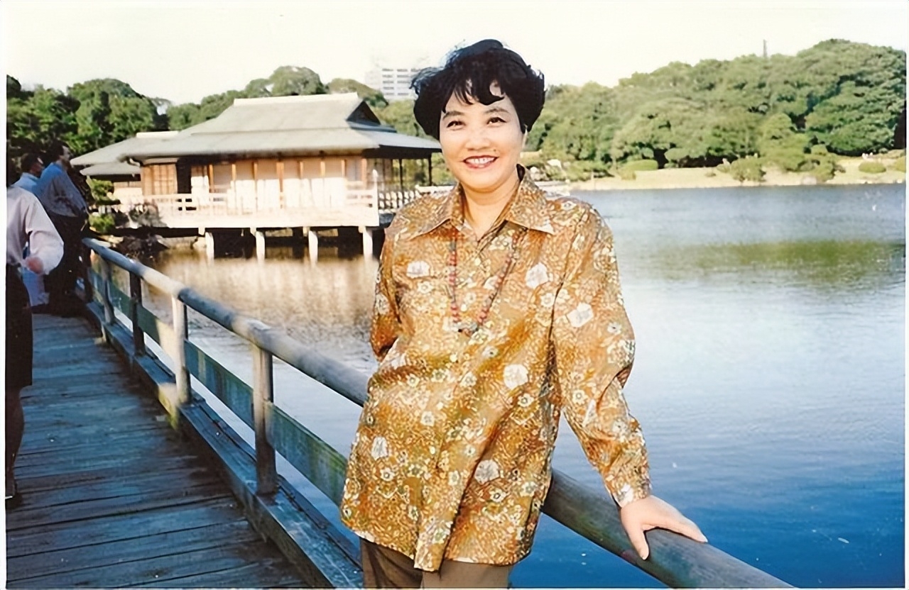 婚后,祝希娟为丈夫生下了一对儿女,凑成一个"好"字,分别取名叫侯兰和