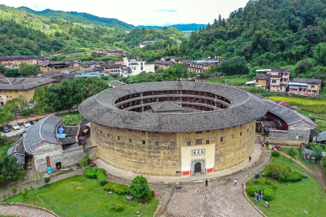 福建永定土樓成千上萬,民國建造的土樓王子最有特色,至今還住人