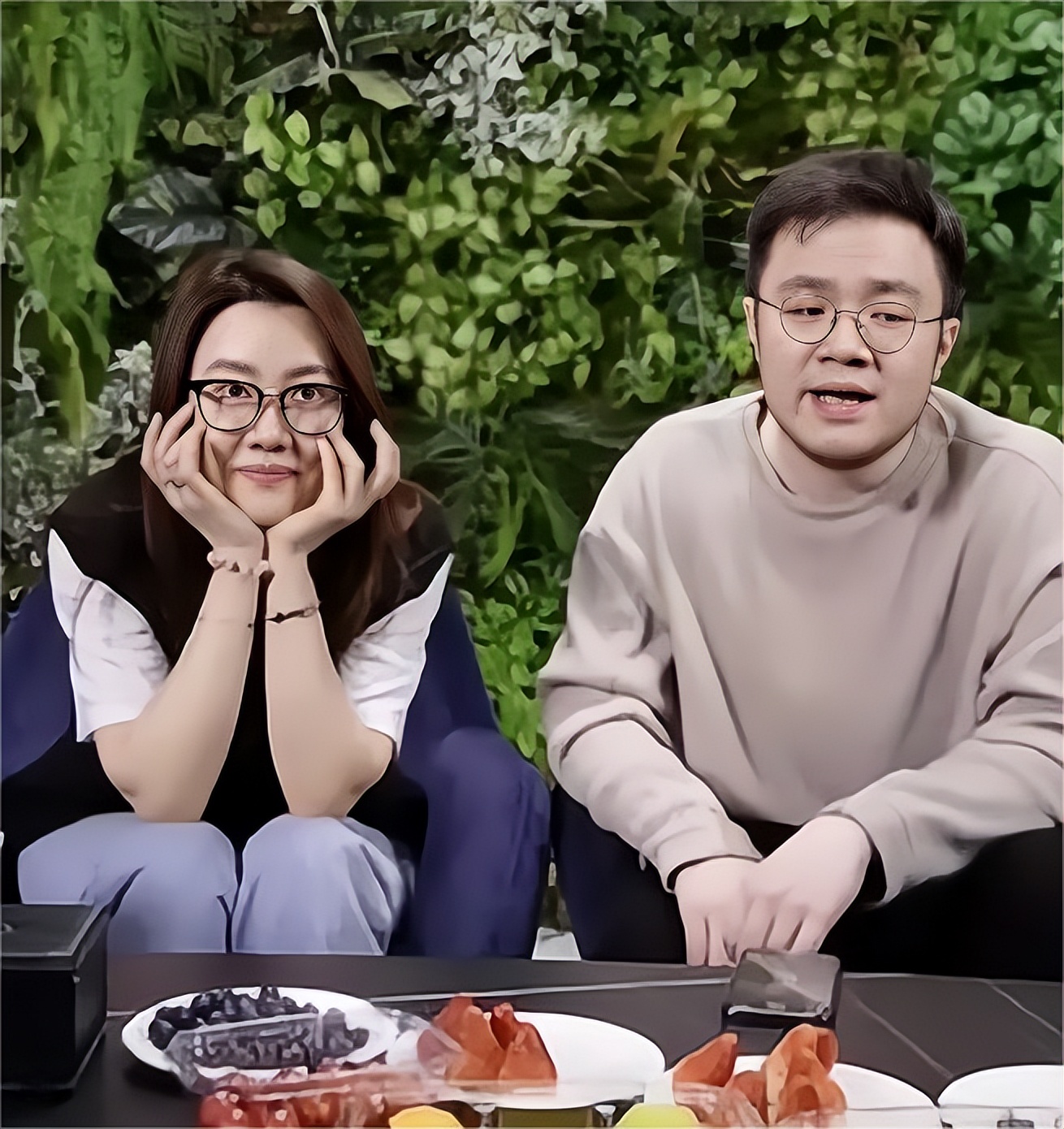 宋丹丹儿媳博谷:嫁小7岁演员巴图,婚后生两子,风光背后是辛酸