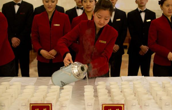 我们的"斟茶兵",掌握"核心倒水科技",何时才能务实避虚?