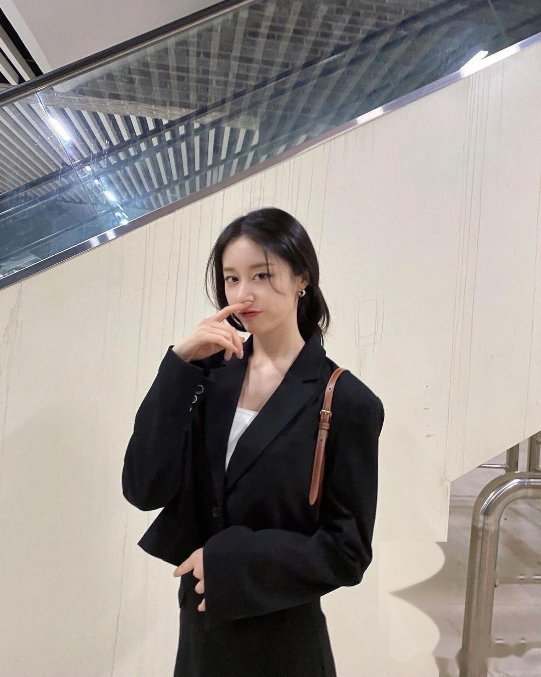 朴智妍韩国演艺界的璀璨明星