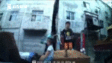 推荐|5个熊孩子车顶“蹦迪”车损1万，没有家长肯担责：踩一下不至于坏了