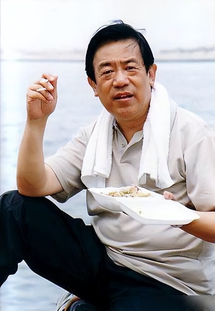 国家一级演员高明:把金鸡奖杯给孙女当玩具,80岁不服老仍在拍戏