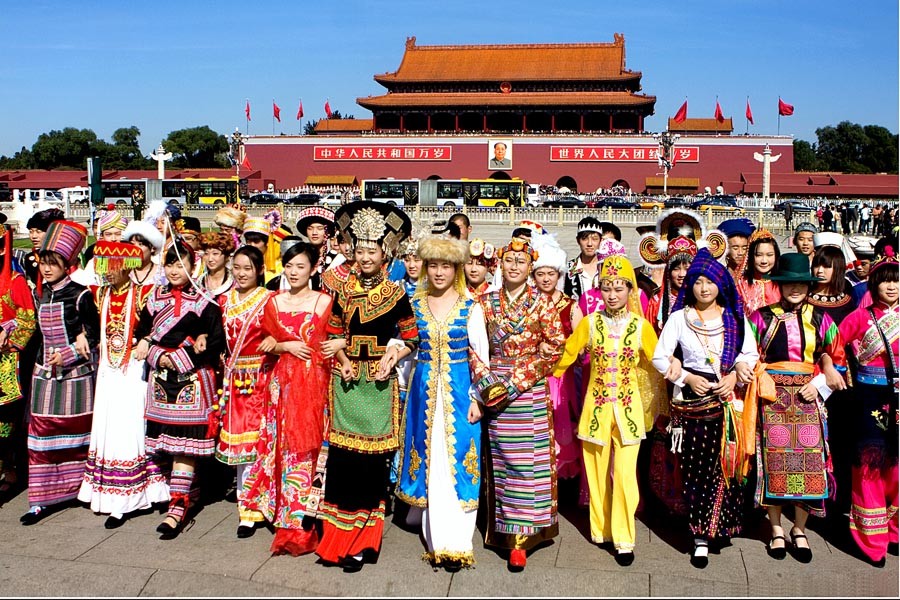 清朝覆灭后,爱新觉罗皇族改了哪些姓?他们的后人现在如何了?