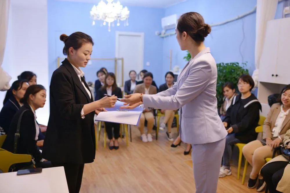 "女神"是怎么样炼成的 | 女性商务礼仪,服装搭配沙龙活动开始报名啦!