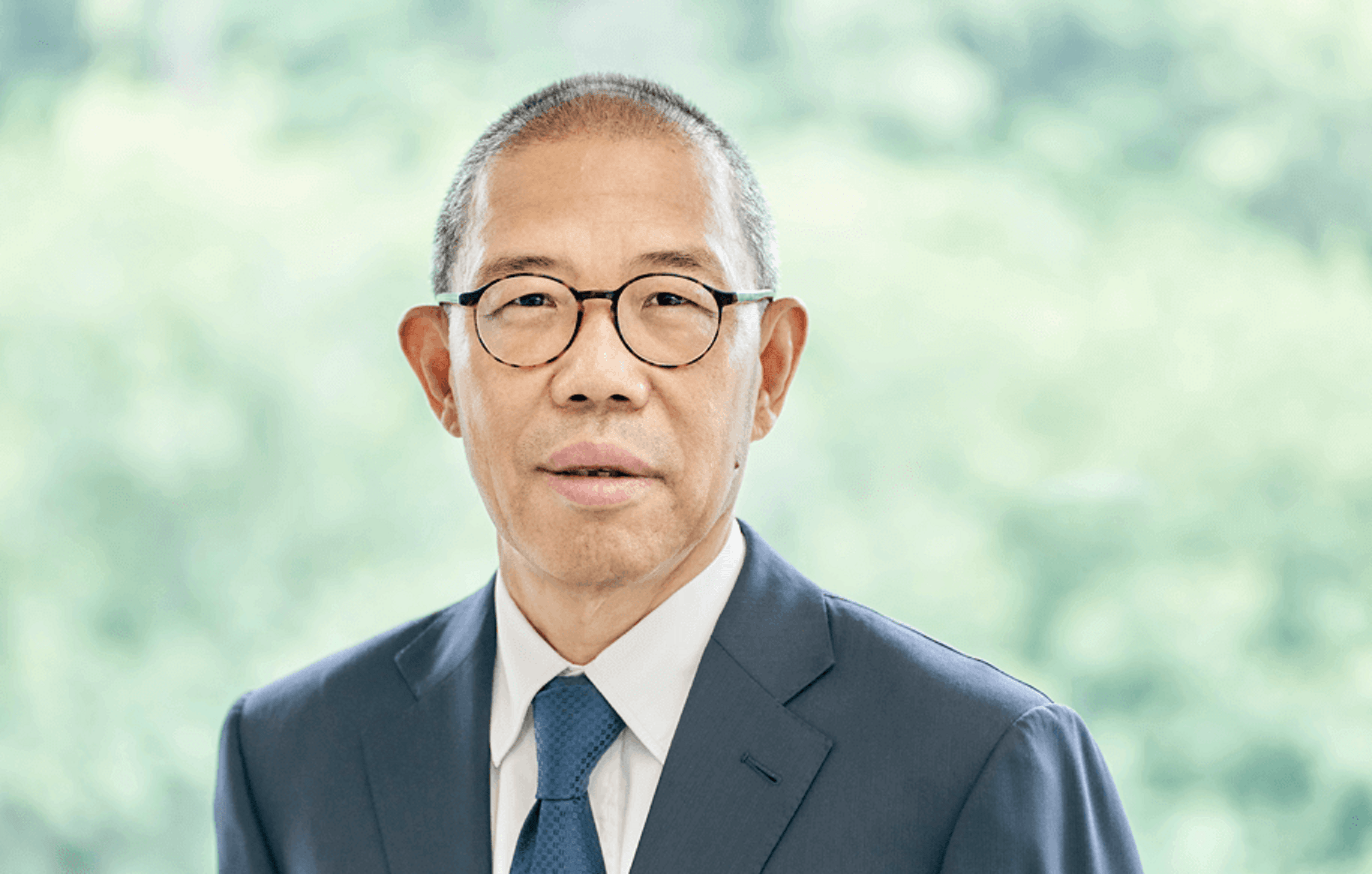 两个首富做矿泉水生意,如今钟睒睒赚4千亿,许家印却亏掉了40亿