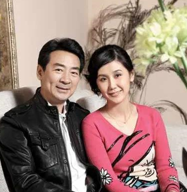 寇振海妻李婷:嫁大21丈夫,33生儿得一半家产,47给父亲再添心病