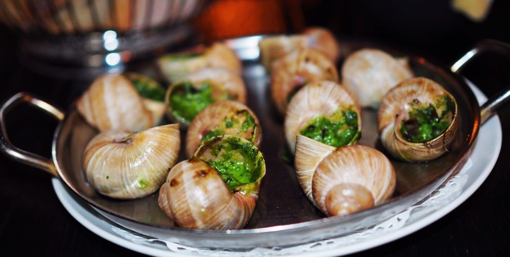 非洲大蜗牛,肉多味美,法国人拿来当美食,在中国真的不能吃吗?