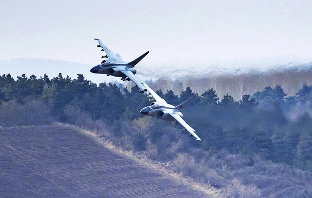 "飞豹"虽老,战力爆表!中国空军暂时还离不开它