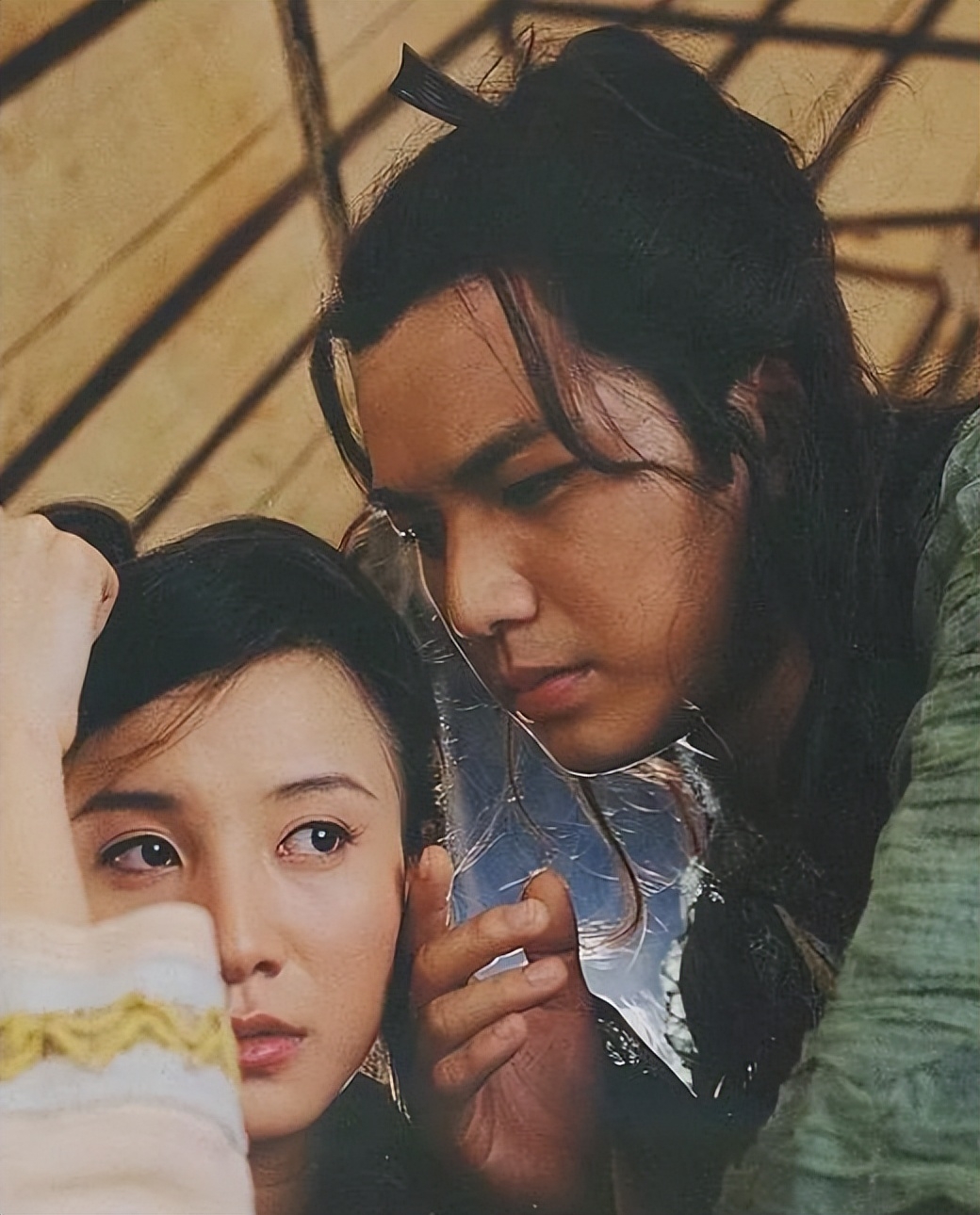 2004年,宋佳首次拍摄古装剧,在《逆水寒》里扮演"顾惜朝"的妻子.