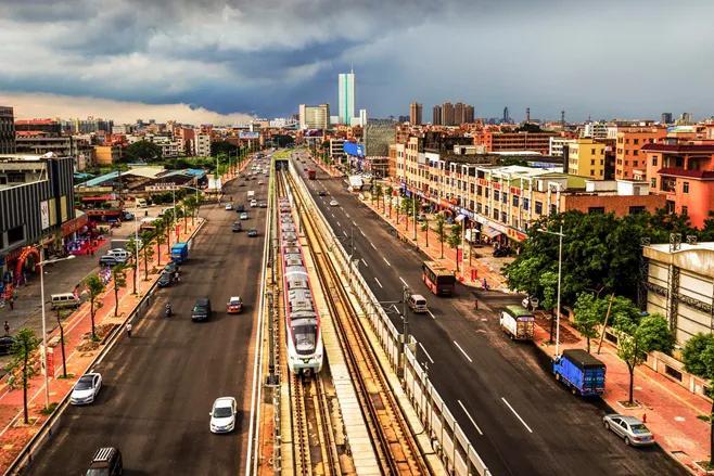 90年代东莞厚街众生百态,女孩去发廊上班养男友,逃离追查暂住证